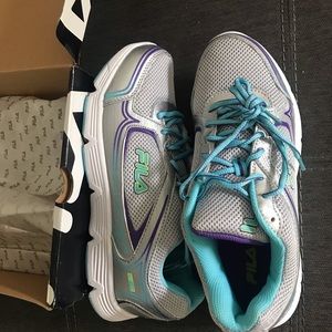 NWB Fila Soar 2 Sneakers Size 10 Women’s